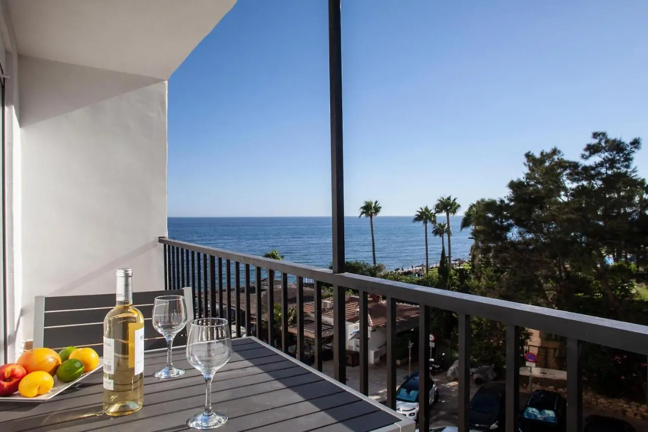 Lovely Beachfront Apartment In Calahonda Sitio de Calahonda