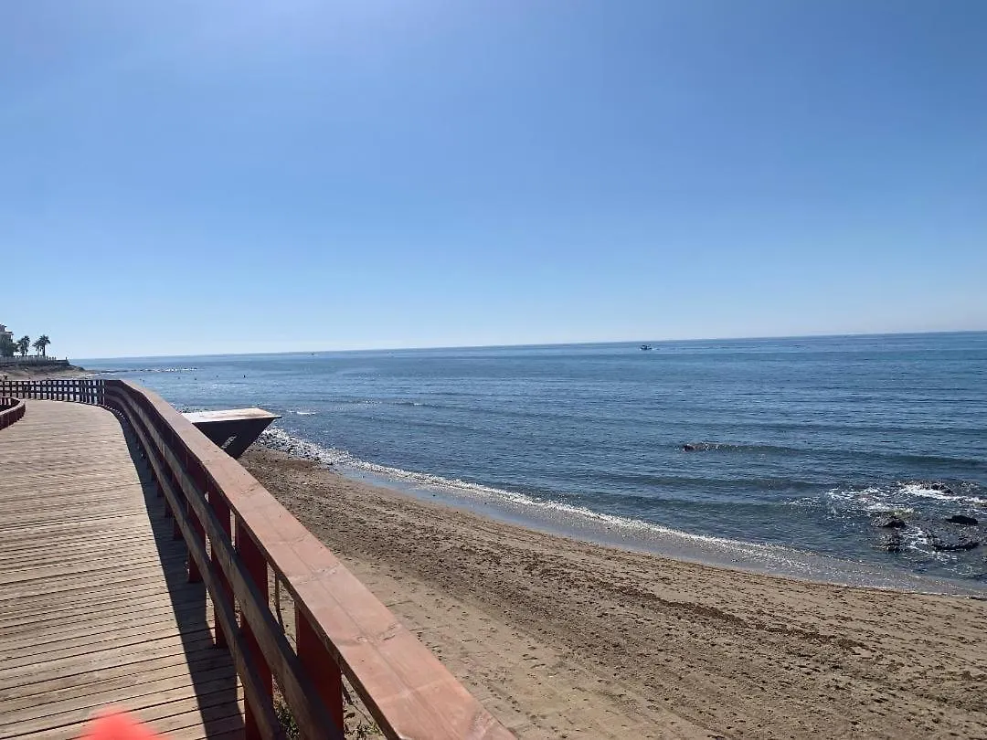 Lovely Beachfront Apartment In Calahonda Sitio de Calahonda España